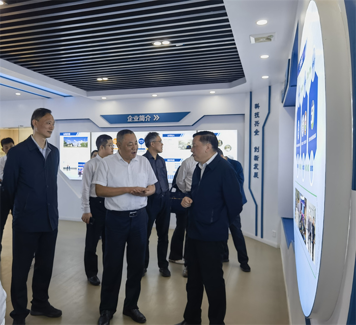 省科技廳徐光輝廳長一行蒞臨我司調(diào)研凹土產(chǎn)業(yè)發(fā)展